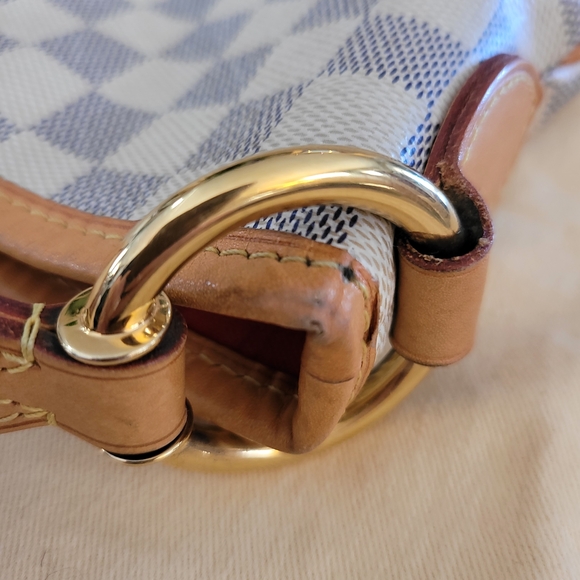 LV Azur With Pink Intirior - Picture 4 of 11